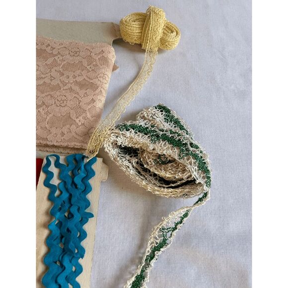 Vintage Lace/Rick Rack Lot, White/Pink/Red/Blue, Wide/Narrow - Picture 8 of 9